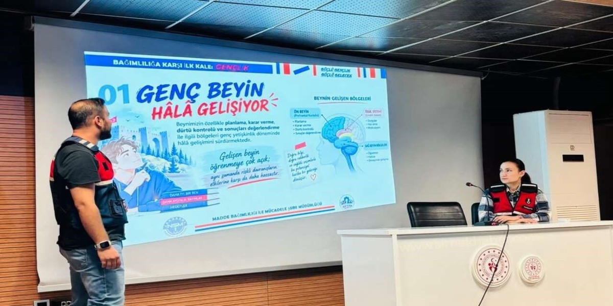 Şırnak\'taki Cezeri Kız Yurdunda öğrencilere bağımlılıkla mücadele eğitimi verildi