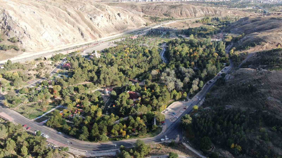 Sivas kent merkezine 10 kilometre uzaklıktaki Paşabahçe sonbaharda dinginleşti