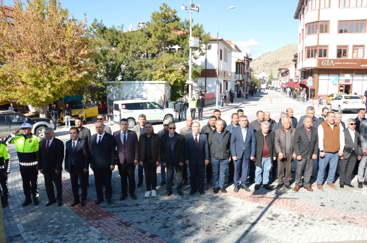 Sivrihisar\'da Muhtarlar Günü, Başkan Dökmeci\'nin plaket vermesiyle sona erdi
