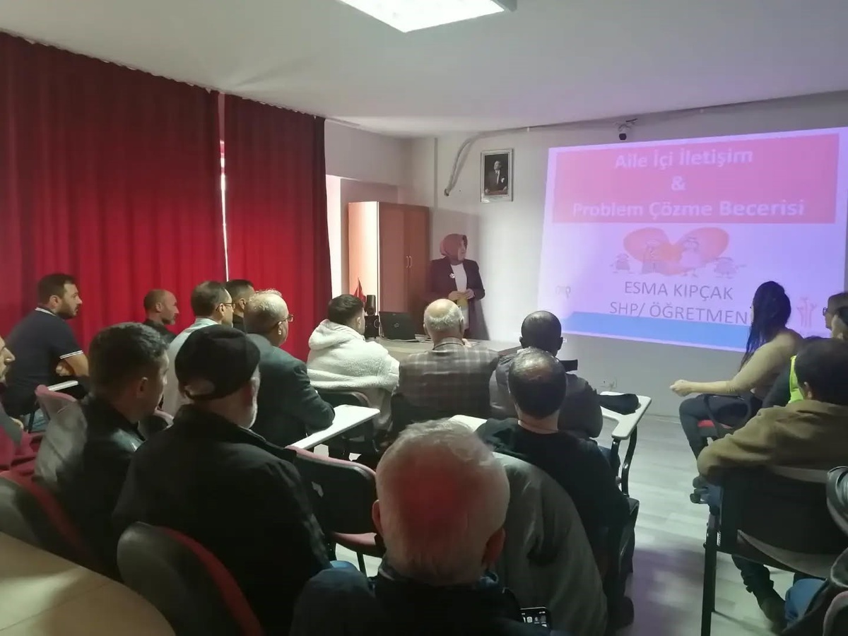 Kütahya Tavşanlı\'da yükümlülere aile içi iletişim ve problem çözme semineri yapıldı
