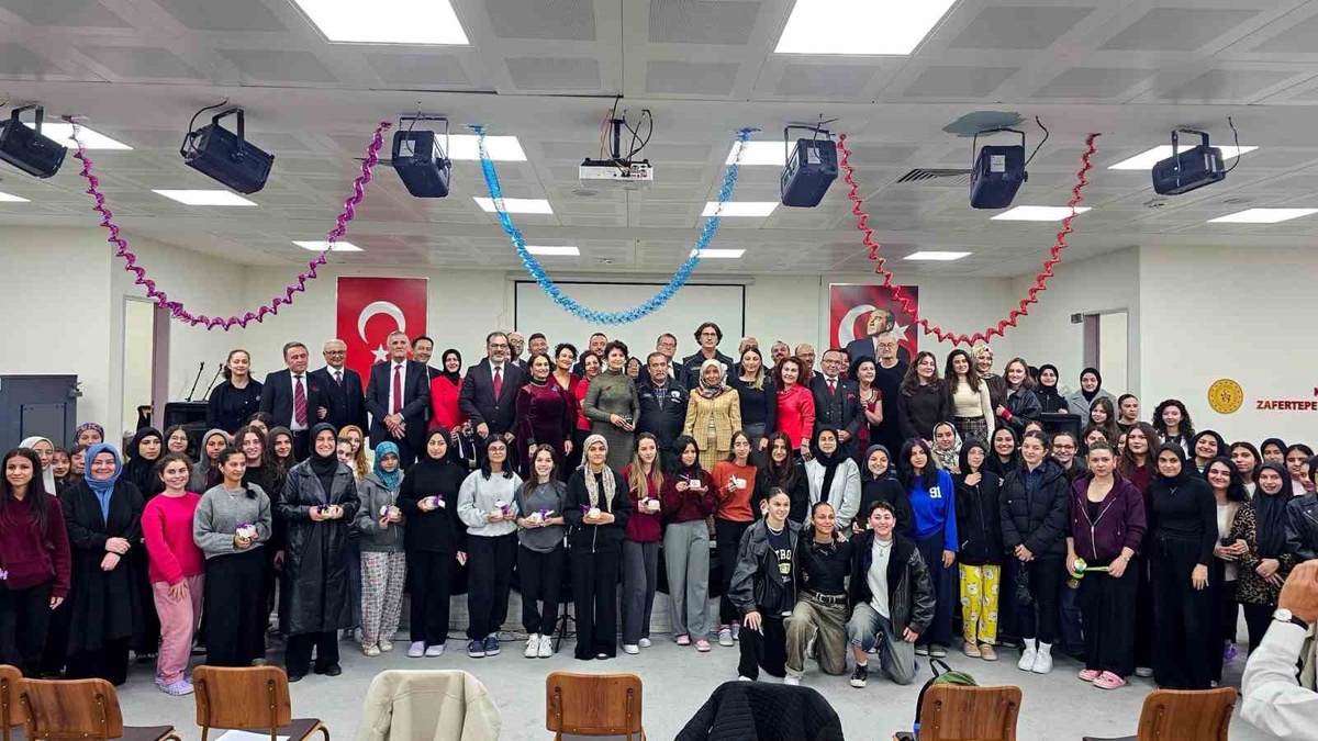 Kütahya\'da kız yurdundaki Türk sanat müziği konseri öğrencilere keyifli anlar yaşattı