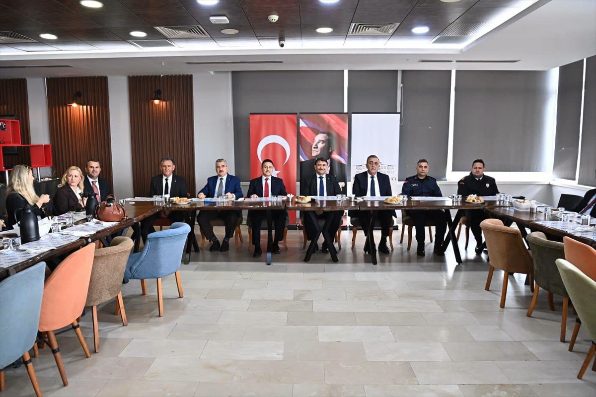 Tekirdağ\'da Muhtarlar Günü çelenkle başladı, Vali Vekili Çek muhtarlarla buluştu