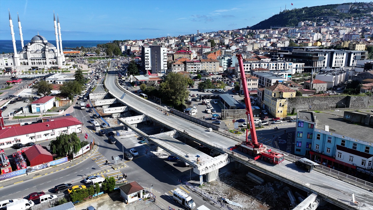 Trabzon\'da Reşadiye Viyadüğü yıkımında 188 kiriş ve kolon altyapı için depolanıyor