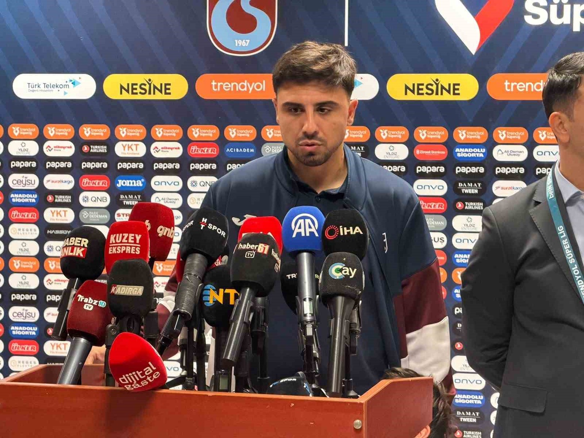 Ozan Tufan, Trabzonspor'un Beşiktaş'ı 2-0 yendiği maçta ilk golü attı