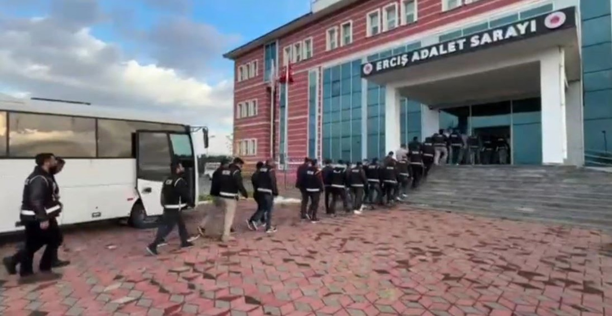 Van\'da silah ve tefecilik operasyonunda 28 şüpheli gözaltına alındı, 10\'u tutuklandı