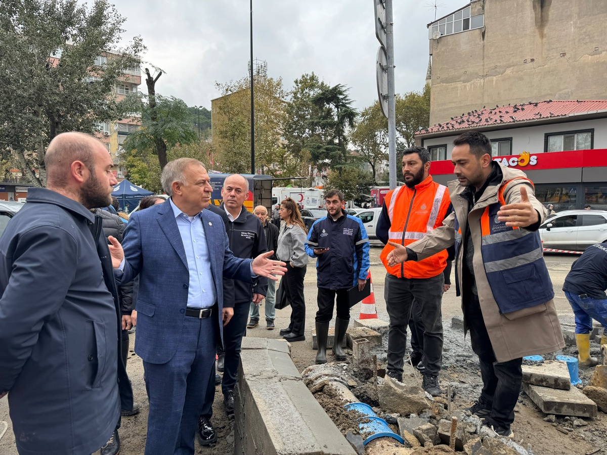 Zeybek, Sarıyer\'de sel incelemesi yaptı, ölenlerin ailelerine taziyede bulundu