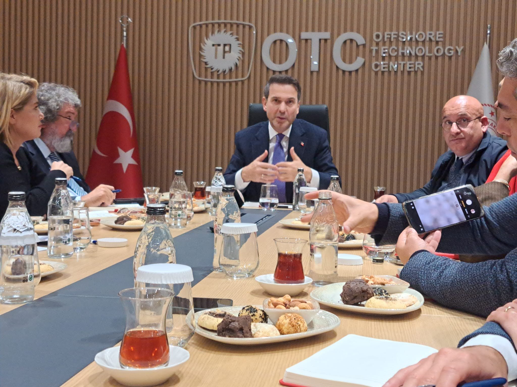Zonguldak'ta <a class='keyword-sd' href='/osman-gazi/' title='Osman Gazi'>Osman Gazi</a> platformu <a class='keyword-sd' href='/karadeniz/' title='Karadeniz'>Karadeniz</a>'e uğurlandı, gaz çıkarma hacmi katlanacak