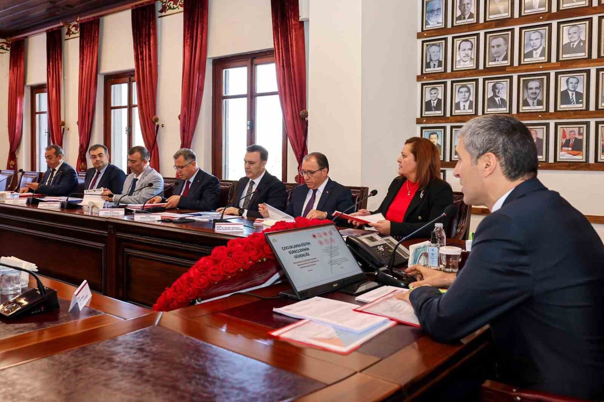 Afyonkarahisar Valisi Aktaş, okul güvenliği denetimlerinin sürmesini istedi