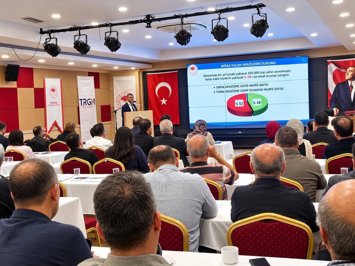 Afyonkarahisar\'da tarım arazisi bölünmesine karşı eğitime İl Tarım personeli katıldı