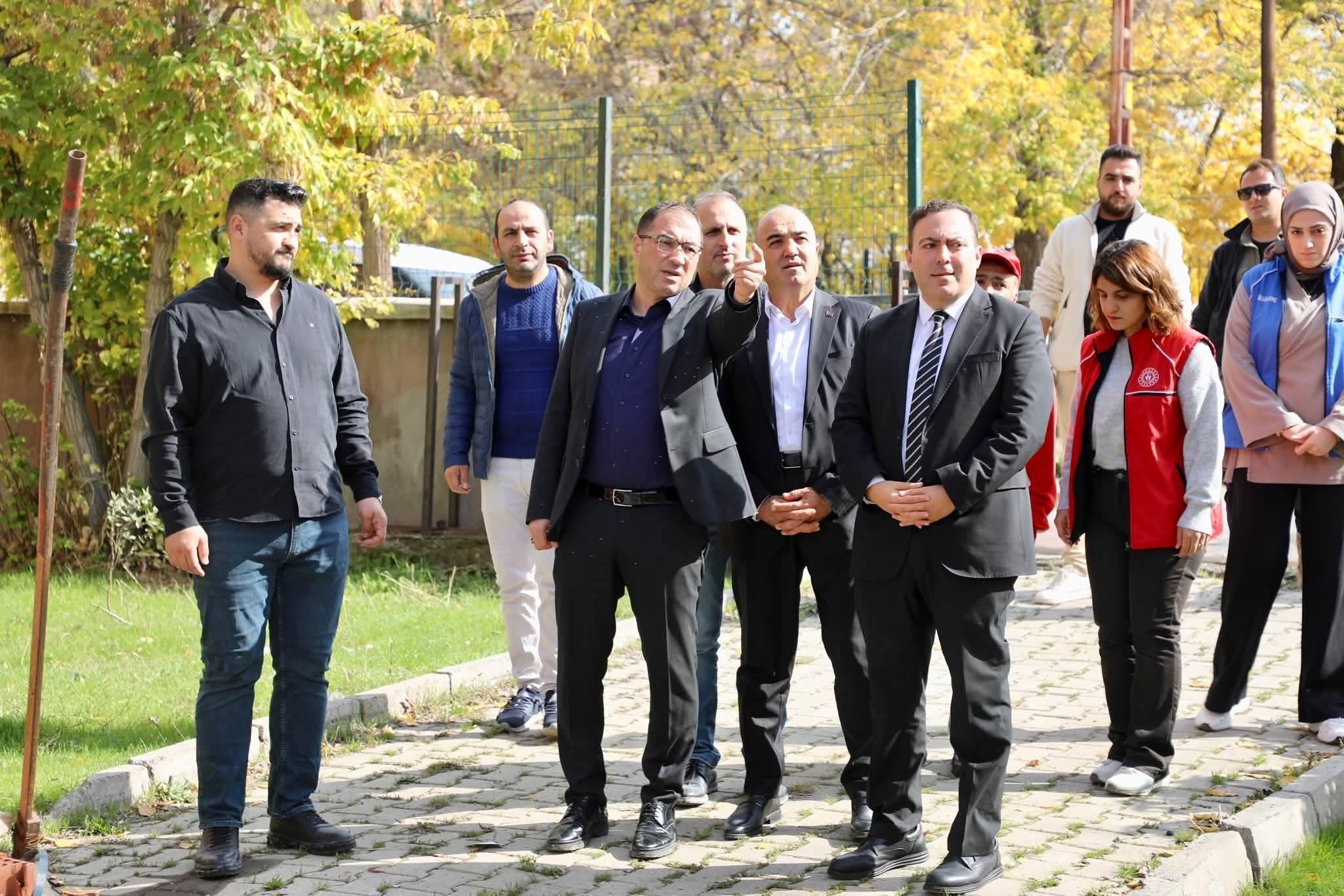 Vali Yardımcısı Karataş, Ağrı'daki Sporcu Fabrikası inşaat alanında incelemede bulundu