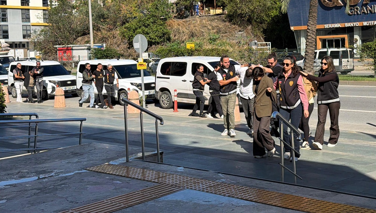 Alanya\'da 15 milyon avroluk senet iddiası operasyonunda 8 gözaltıdan 6\'sı tutuklandı