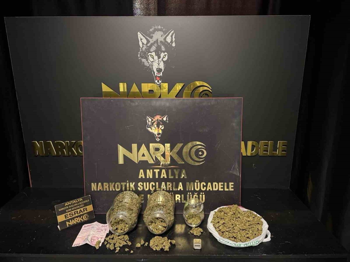 Antalya\'da son bir haftada 30 narkotik operasyonu, 30 bin 524 ecstasy ele geçirildi