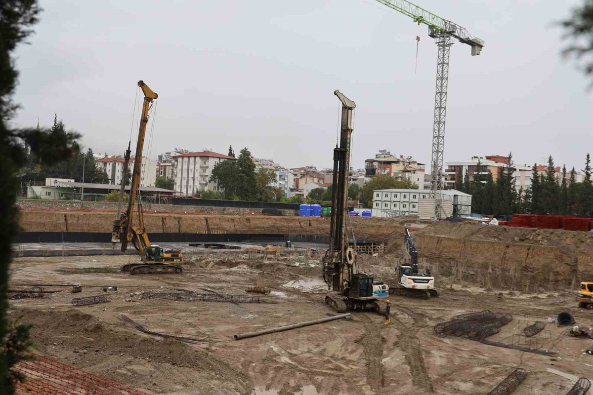 Aydın Efeler\'de 1 milyar 678 milyon TL\'lik adliye sarayında fore kazık çakıldı