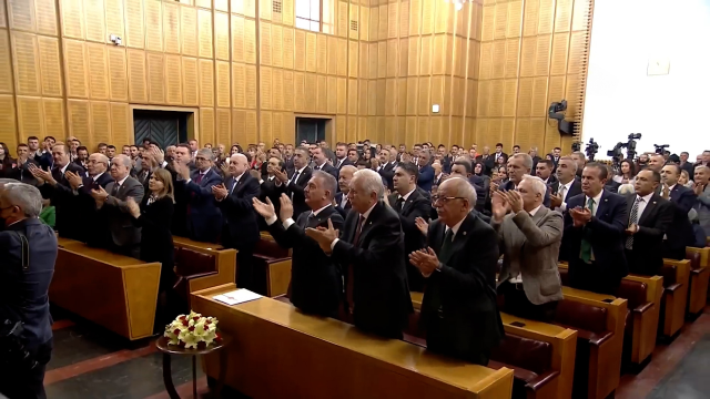 Bahçeli'den salonu ayağa kaldıran sözler! Partililer ayakta alkışladı