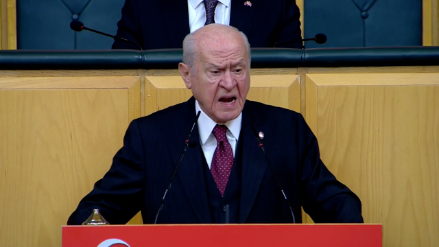 Bahçeli'den salonu ayağa kaldıran sözler! Partililer ayakta alkışladı