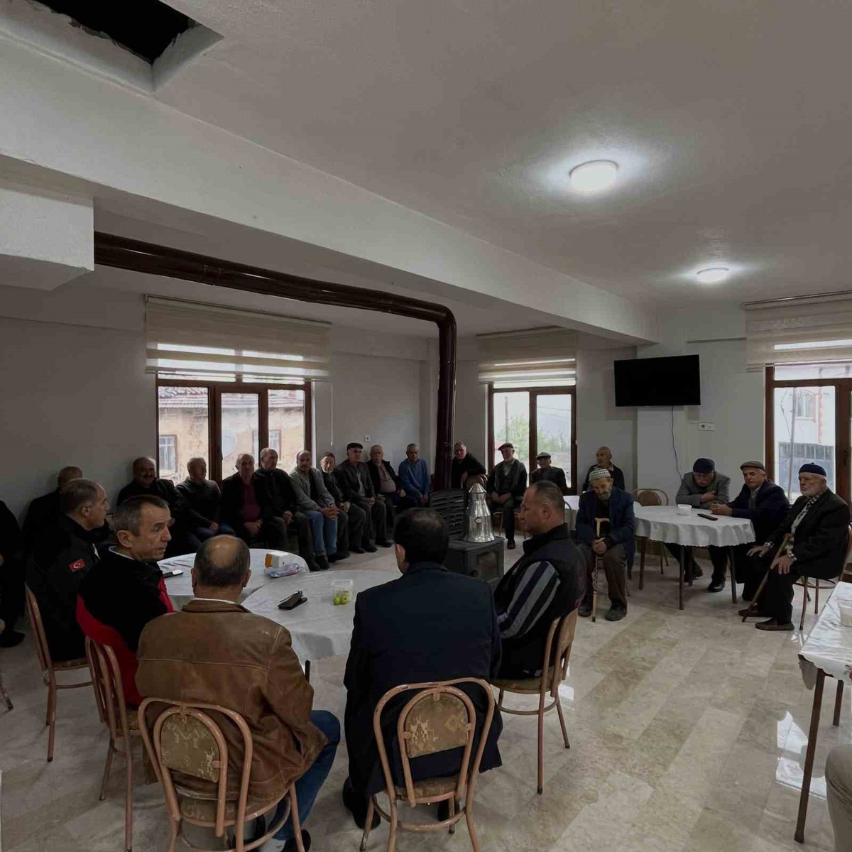 Bilecik\'teki Çavuşköy buluşmasında çiftçilerin taleplerini İl Müdürü Ayvalık dinledi