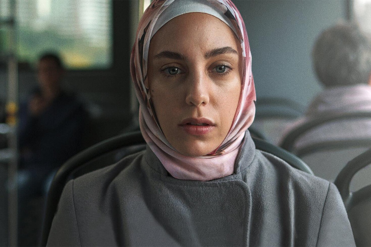 Netflix duyurdu: Berkun Oya\'nın dizisi Bir Başkadır\'ın 2. sezonu 12 Kasım\'da yayında