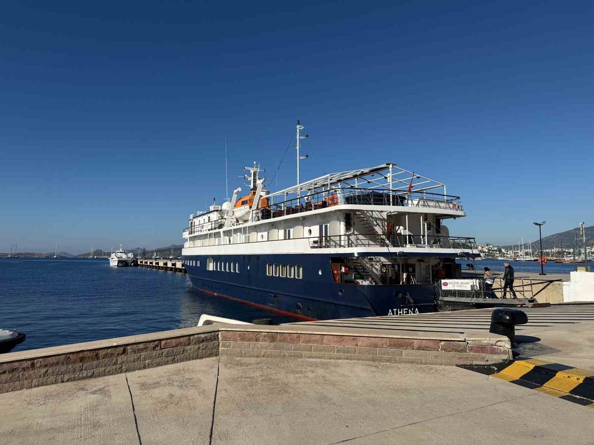 Bodrum\'a yanaşan kruvaziyer Athena, büyük bölümü Amerikalı 46 yolcu getirdi