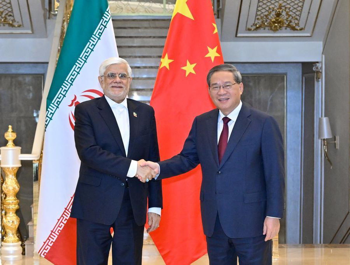 Çin Başbakanı Li Qiang, Duşanbe'de İran Cumhurbaşkanı Birinci Yardımcısı Arif ile görüştü