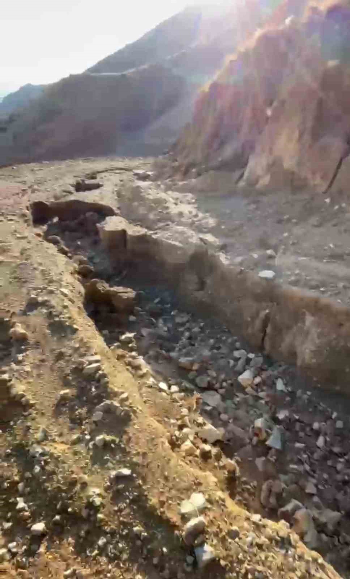 Elazığ Arıcak\'ta aşırı yağışın yol açtığı sel, yayla yolunda ciddi tahribat oluşturdu