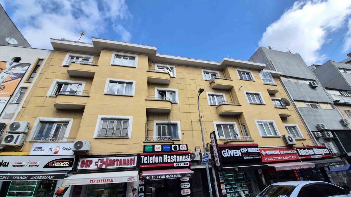 Eskişehir\'de itfaiye, yasak park yüzünden kediyi kurtarmaya güçlükle ulaştı