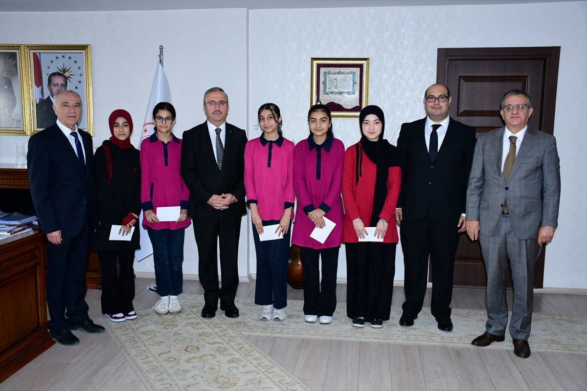 Eskişehir Kazım Karabekir İmam Hatip Ortaokulu öğrencileri OKU ile Türkiye ikincisi oldu