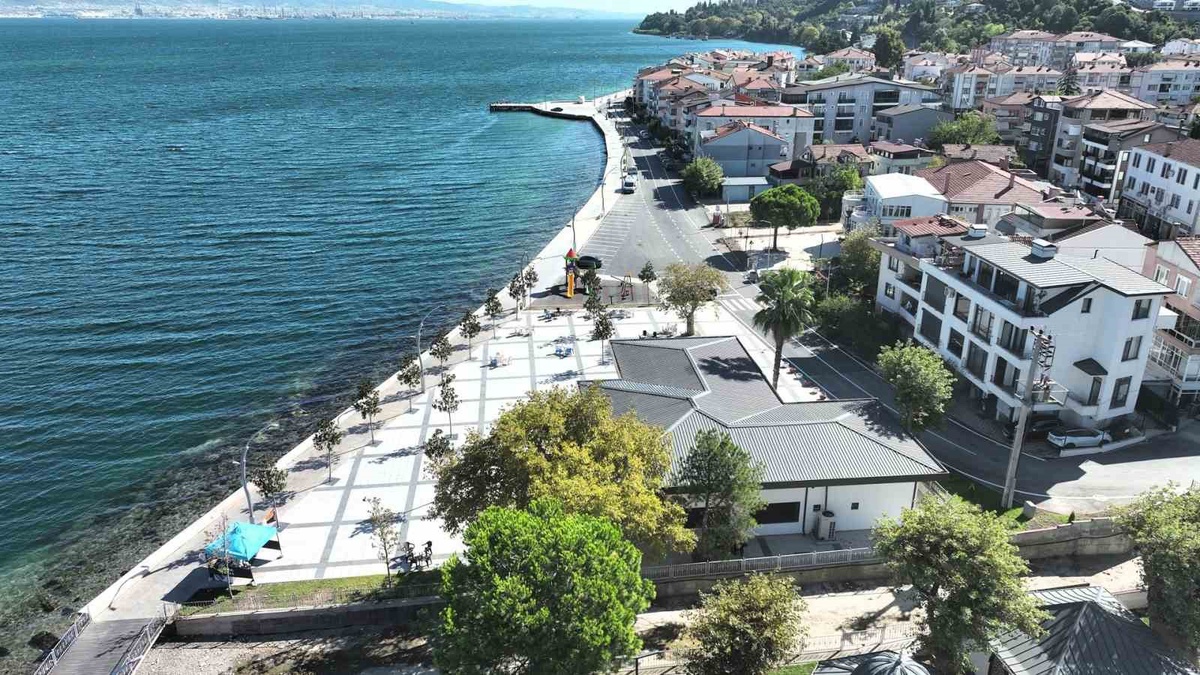 Gölcük Ulaşlı sahilinde 460 metrelik dalga kırıcı set tamamlandı