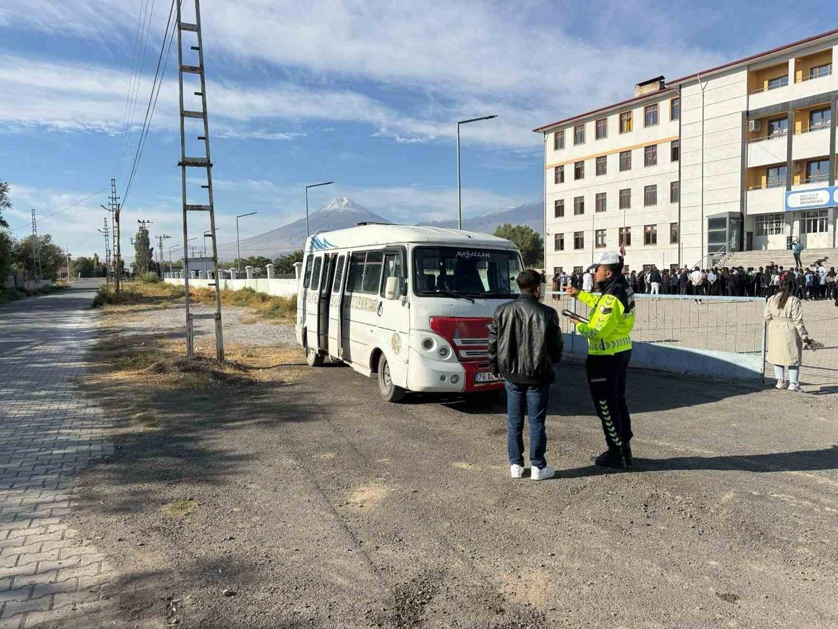 Iğdır\'da bin 217 öğrenciye trafik kuralları ve güvenli yolculuk eğitimi verildi