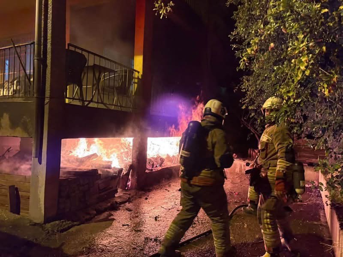 İskenderun\'da bodrum kattaki yangın itfaiye ekiplerince kontrol altına alındı