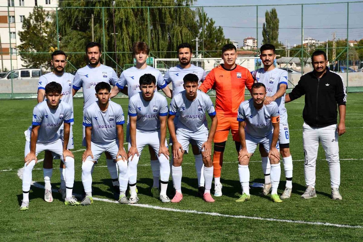 Kocasinan Ülküspor, Amaratspor\'u 4-2 yenerek sezona galibiyetle başladı.