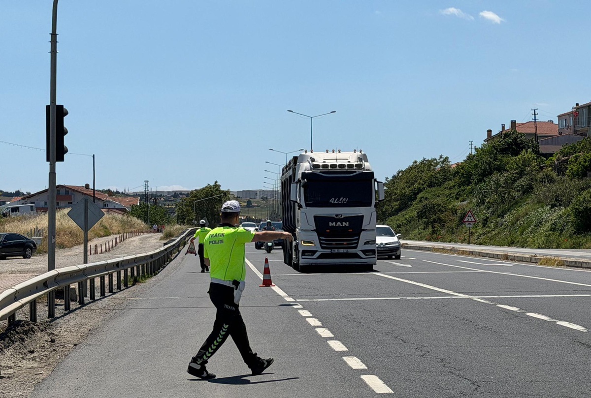 Jandarma Malkara\'da denetim noktalarını paylaşan 10 şüpheliyi gözaltına aldı