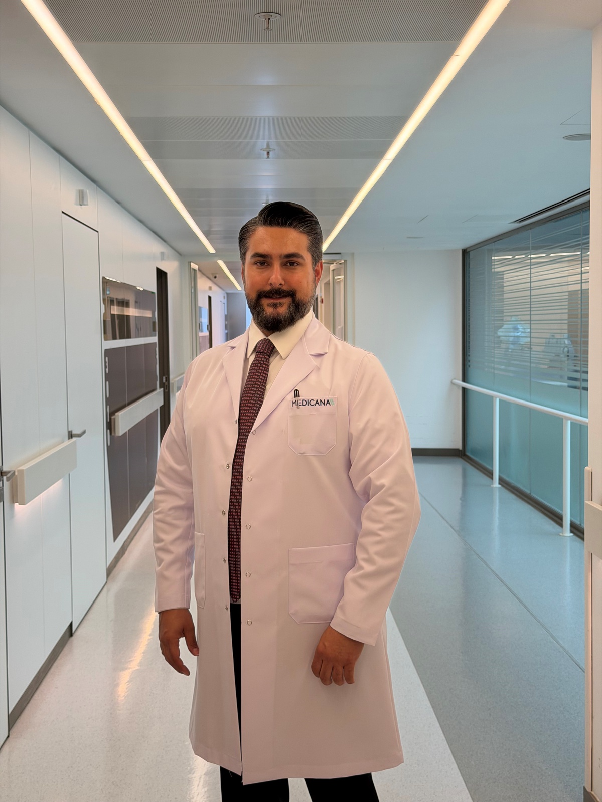 Doç. Dr. Pehlivanoğlu, menopozda kemik kaybının kırık riskini artırabildiğini söyledi