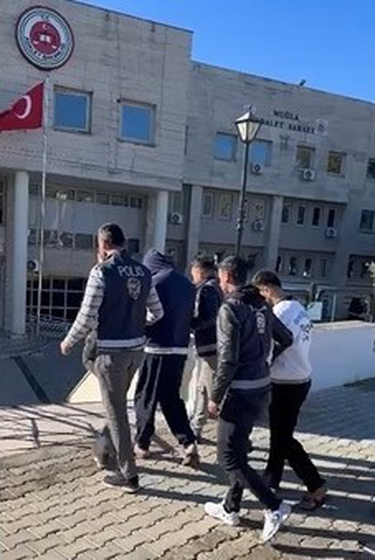 Muğla\'da fuhşa aracılık ve yer temin ettiği belirlenen 4 şüpheli tutuklandı