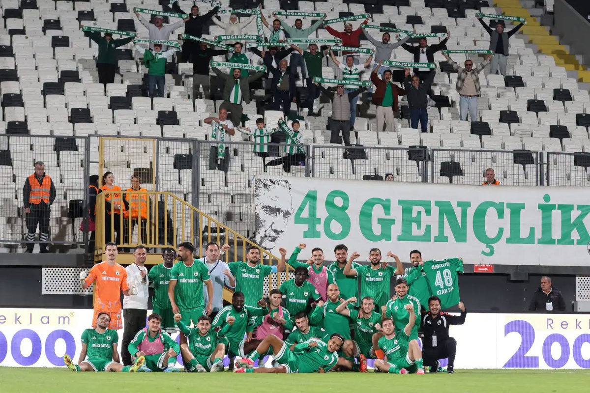 Muğlaspor, 7 goll&uuml; deplasman ma&ccedil;ında Manisa FK'yı 4-3 yenerek 9. sıraya yerleşti