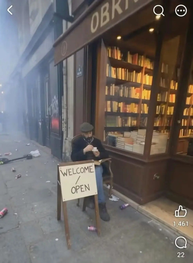 Protestolarla sarsılan Fransa'da yağmalanmayan tek dükkan