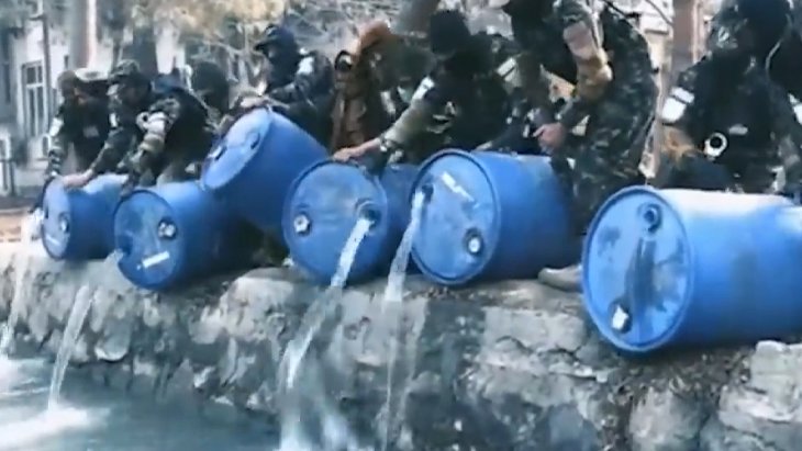 Taliban yönetimi deminden de alkole harp açtı Binlerce litre içeceği hükûmet merkezi Kabil’deki kanala döktüler