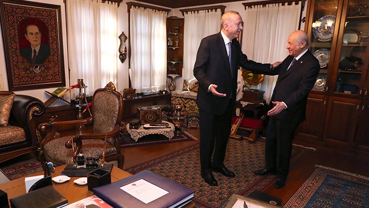 Cumhurbaşkanı Erdoğan ve Bahçeli’nin sürpriz görüşmesinde gözler masadaki ayrıntıya takıldı