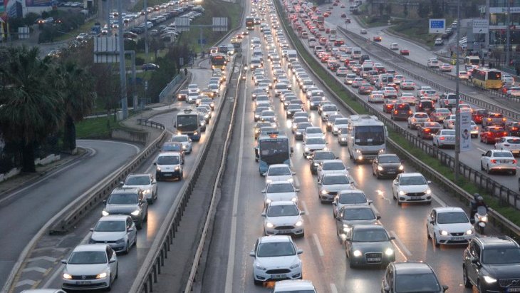 İstanbullular biraz gündür şehirdeki şen trafiğin nedenini alçalma ediyor: İşte o nedenler