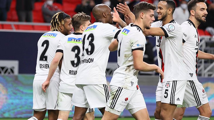 Kara Kartal, penaltılara giden finalde Antalyaspor’u mağlup etti Süper Kupa’yı 9. kez müzesine götürdü