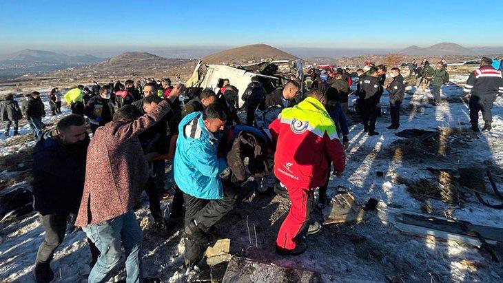 Kayseri’de öğrencileri taşıyan midibüs devrildi: 1 kişi öldü, çok sayıda yaralı var