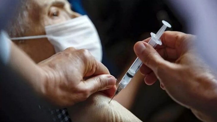 Aşı karşıtlarını duymuştuk ama aşı bağımlısıyla ilk kez karşılaştık Hindistan’da ortaya çıktı