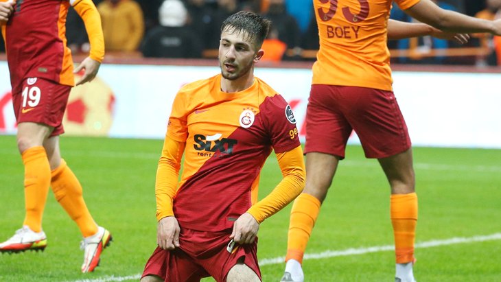 Galatasaray’da Halil Dervişoğlu’na tepkiler bitmiyor