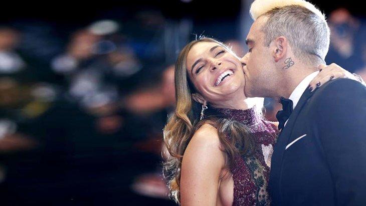 Ünlü şarkıcı Robbie Williams’ın bekaret itirafı: Annem ve babamın yatağında oldu