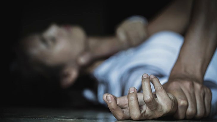 Singapur’da kan donduran olay İş arkadaşı tecavüz etsin diye karısına uyuşturucu verdi