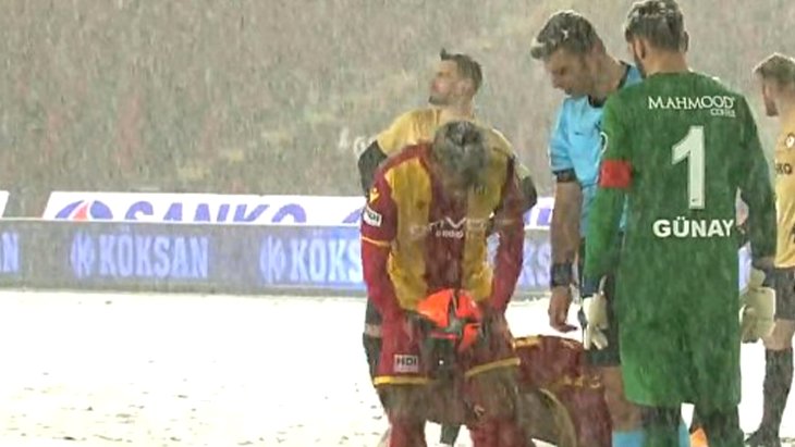 Gaziantep-Yeni Malatya maçı koyu kar yağışı dolayısıyla ertelendi