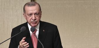 Erdoğan bir anda konuşmasını kesip muhtarlara sitem etti: Bu trileçeleri niye yemediniz