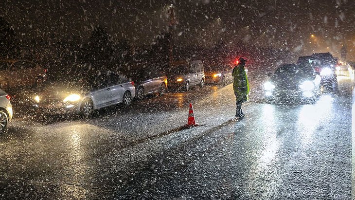 İstanbul’daki demir kar yağışı düşüncesince ortak ihtar da Meteoroloji’den geldi: Cuma’dan itibaren 5 güne dikkat