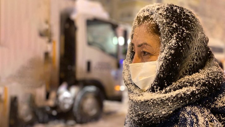 Kar yoğunluğunun yaşandığı Gaziantep’te Fatma Şahin, çalışmaları sahada takip etti