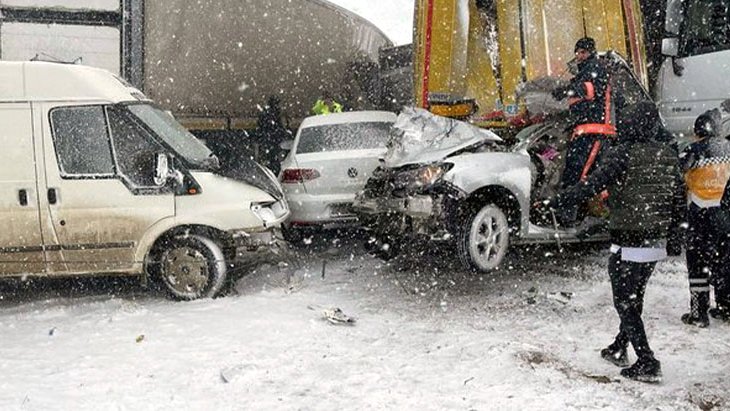 Mardin’de trafik kazası: 2 kişi öldü, 10 kişi yaralandı