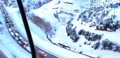 Kar esareti devam ediyor! TAG Otoyolu'nun Gaziantep-Nurdağı yönü tekrar ulaşıma kapandı